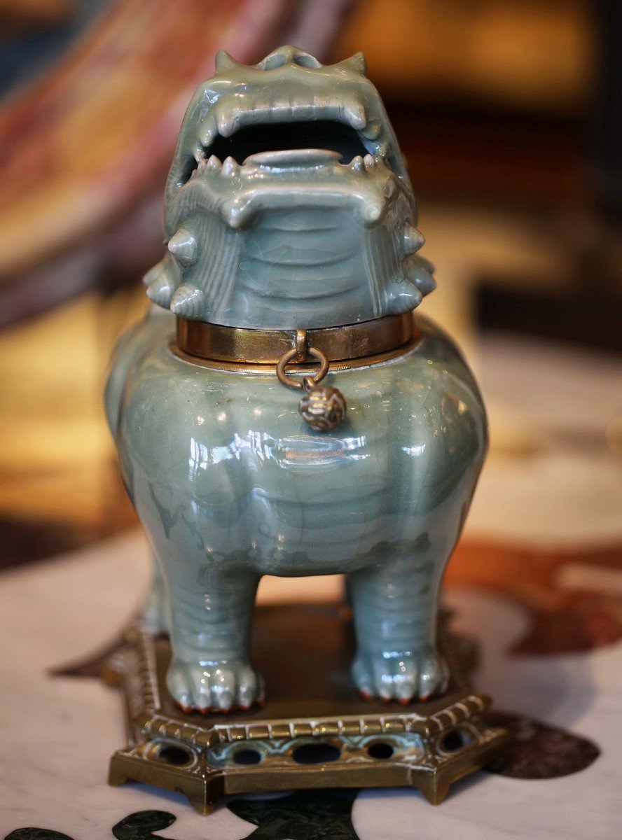 China Late Nineteenth, Covered Jar Shaped Chimera.-photo-3