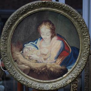 Beauvais XVIII, Tapestry In Tondo, Virgin And Child In A Period Frame.