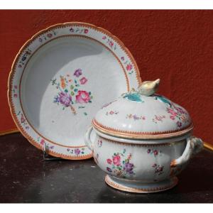 Terrine Ronde Et Son Plat  Présentoir En Porcelaine De La Compagnie Des Indes époque XVIII 