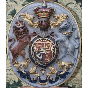 Blason XIXème En Bois Sculpté Et Polychrome Représentant Les Armoiries Royales Anglaise