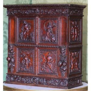 Period Late 17th-early 18th Century, Small Walnut Master's Cabinet.