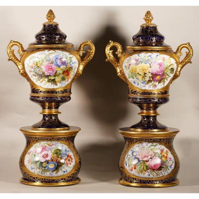 Paire De Vases Couverts Paris