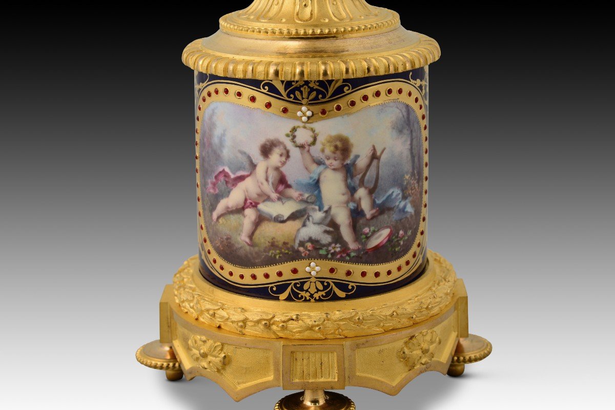 Clock Set. Porcelain And Gilt Bronze. France, 19th Century.-photo-1