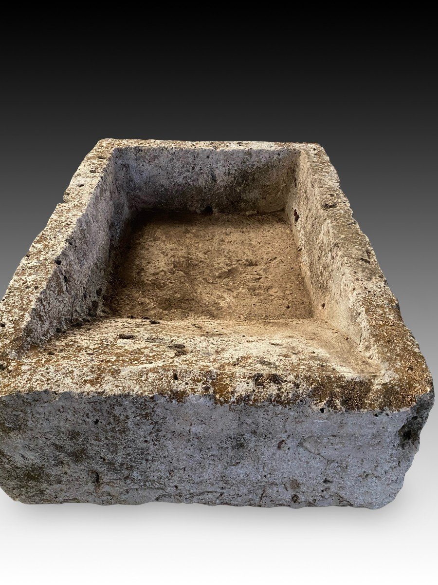 Rectangular Washbasin. Stone. 18th Century. 