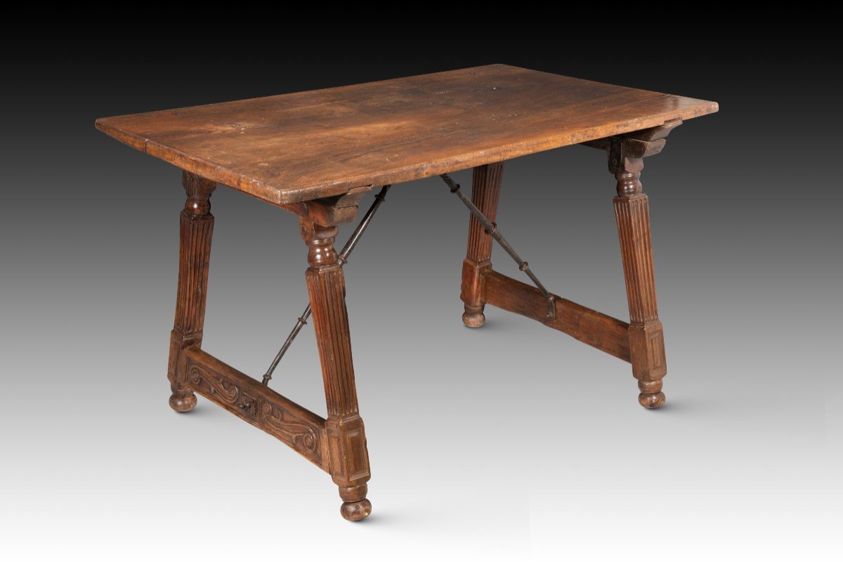 Proantic: Buffet Table. Walnut, Iron. Spanish School, 16th Century.