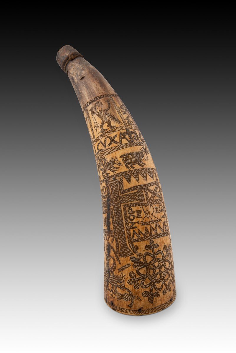 Powder Flask. Engraved Horn, Rope, Stopper. Spain, 19th Century.  -photo-4