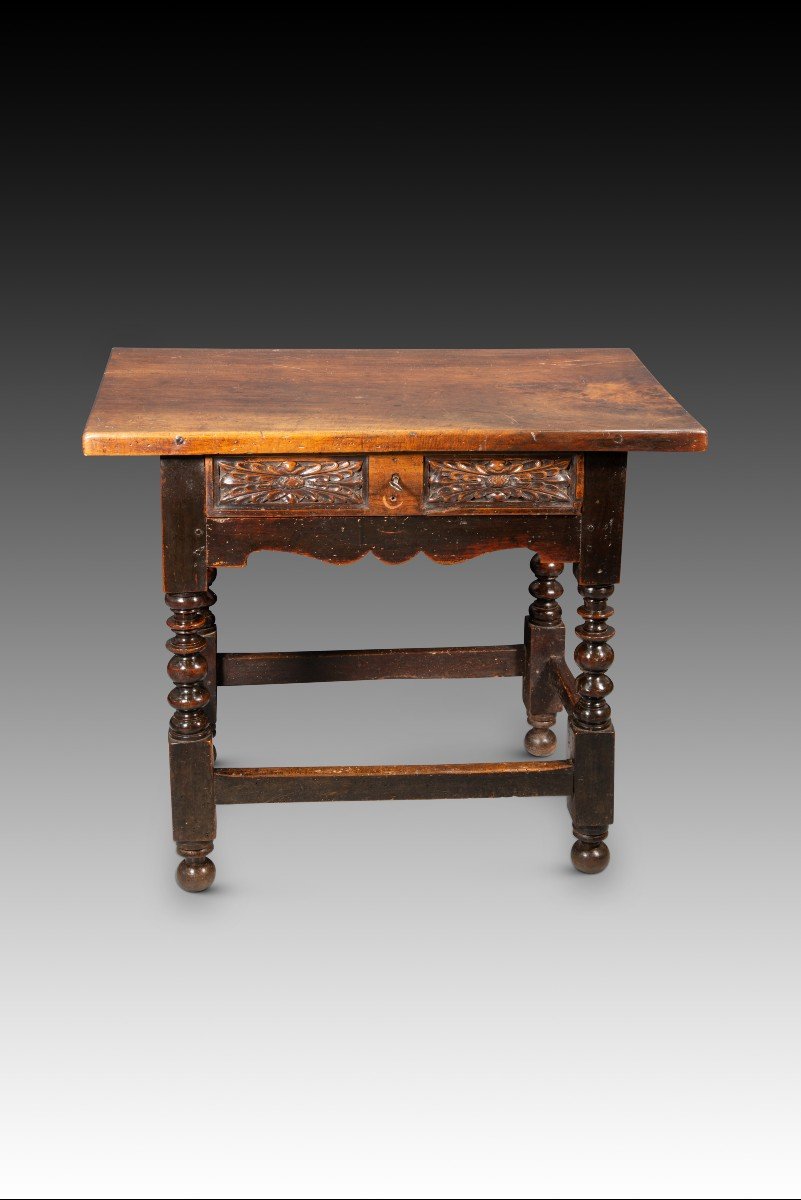 Table. Walnut Wood, Iron. Spanish School, Guadalajara, 17th Century. -photo-3