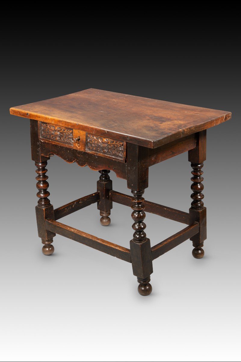 Table. Walnut Wood, Iron. Spanish School, Guadalajara, 17th Century. -photo-4