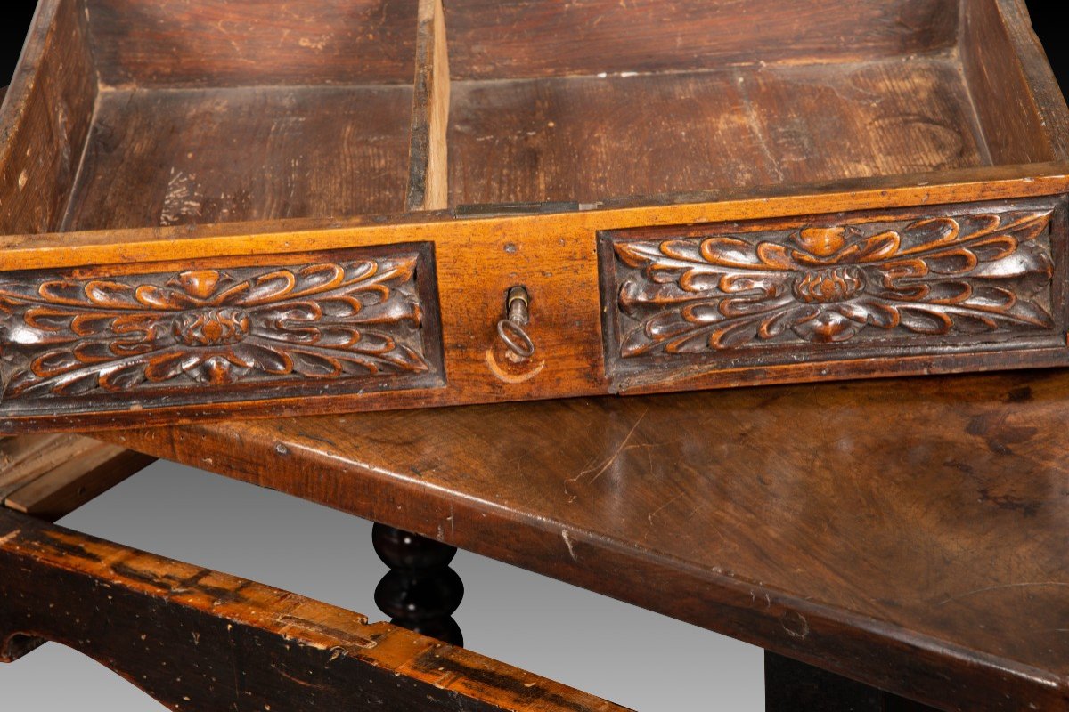 Table. Walnut Wood, Iron. Spanish School, Guadalajara, 17th Century. -photo-4