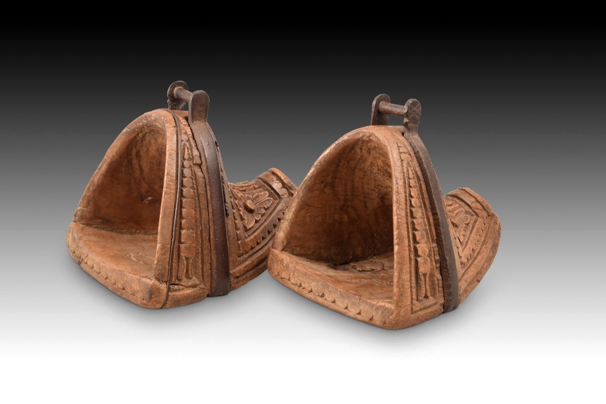 Pair Of Stirrups. Carved Wood, Iron. Chile, 18th Century.  -photo-2