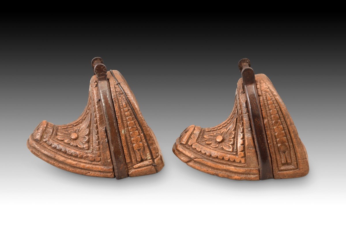 Pair Of Stirrups. Carved Wood, Iron. Chile, 18th Century.  -photo-4