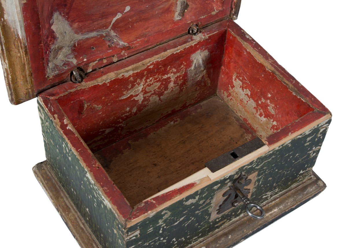 Small Roof Chest With Remains Of Polychromy, 16th Century. -photo-3