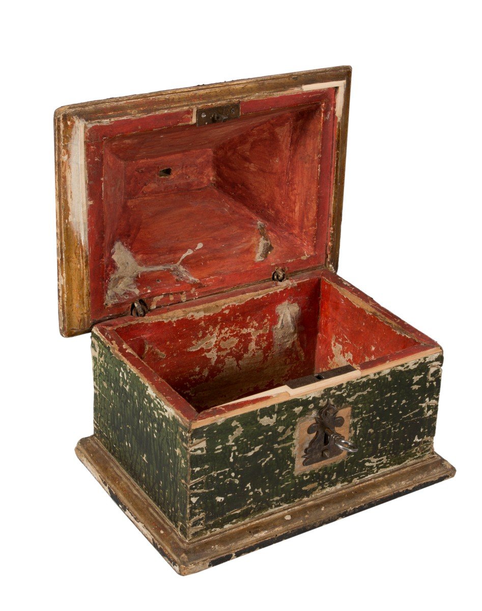 Small Roof Chest With Remains Of Polychromy, 16th Century. -photo-4