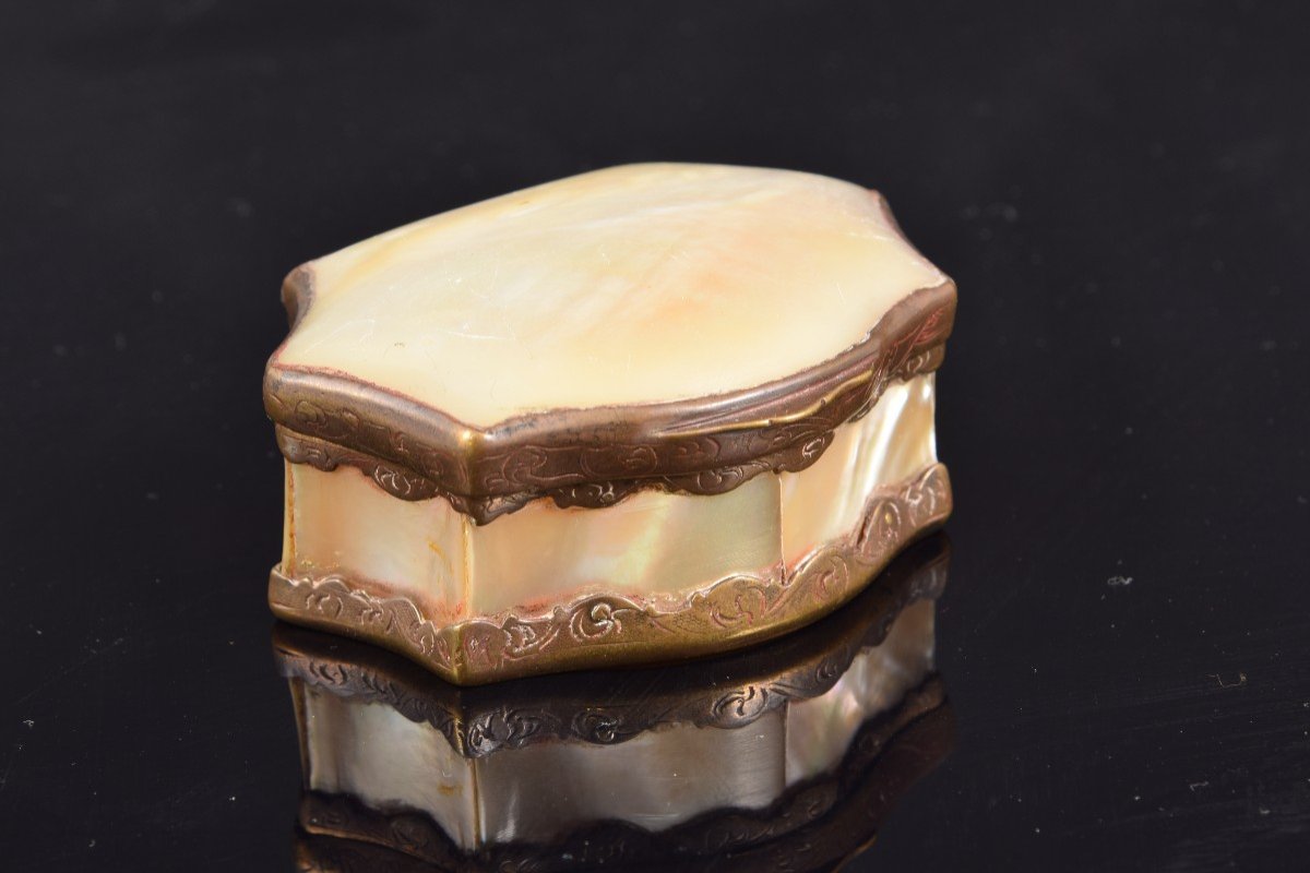 Mother-of-pearl Box With Bronze Mount. 19th Century. 