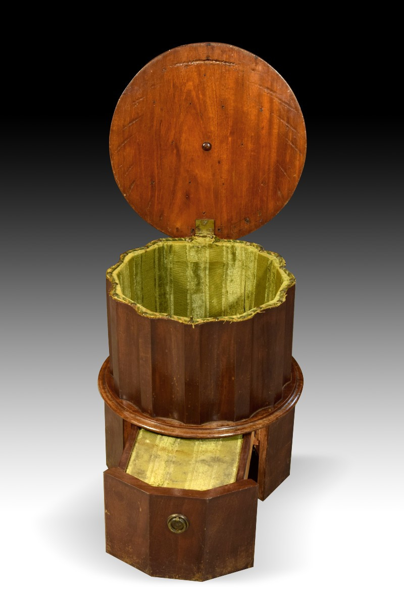  "dompedro" In Mahogany Wood. 19th-20th Century. 