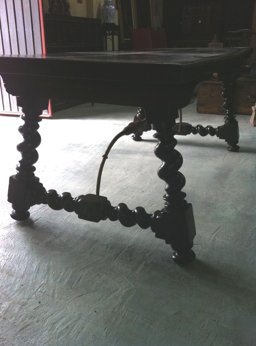 Walnut Dining Table With Solomonic Legs, 20th Century. -photo-2