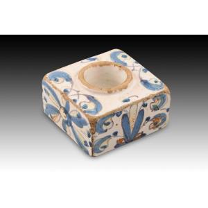 Inkwell. Glazed Ceramic. Talavera De La Reina, Spain, 17th Century. 