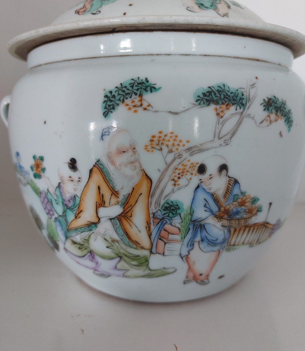 Polychrome Porcelain Covered Bouillon Pot (kamcheng), Republic Period